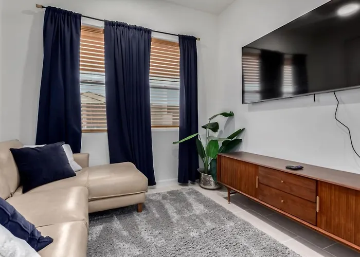 Holiday home Luxe 4br Retreat With Pool, Hot Tub And Sunset Views