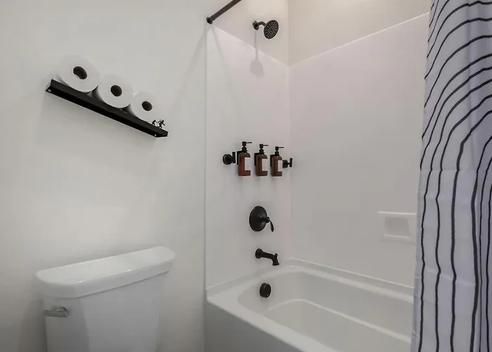 Luxe 4br Retreat With Pool, Hot Tub And Sunset Views Holiday home Liberty