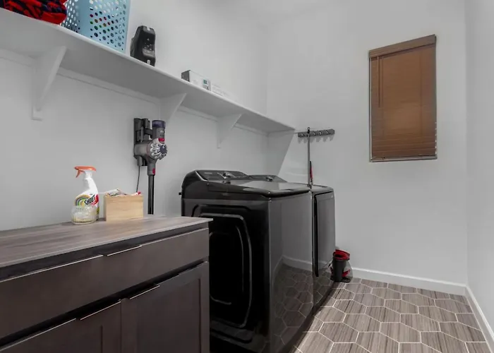 Holiday home Luxe 4br Retreat With Pool, Hot Tub And Sunset Views *